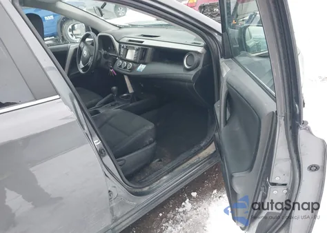 2016 Toyota Rav4 Le z USA, uszkodzony, nr VIN 2T3BFREV2GW536891